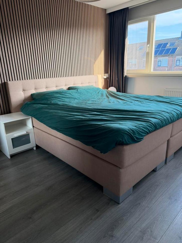 Boxspring 200lang 180breed, Huis en Inrichting, Slaapkamer | Boxsprings, Gebruikt, 180 cm, 200 cm, Tweepersoons, Bruin, Ophalen