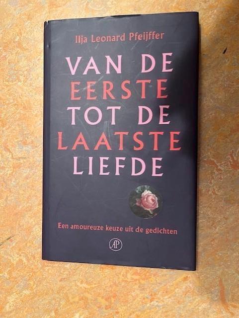 Ilja Leonard Pfeijffer - Van de eerste tot de laatste liefde, Ophalen of Verzenden, Zo goed als nieuw