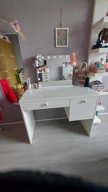 Witte make-up / toilet tafel van de ikea syvde 