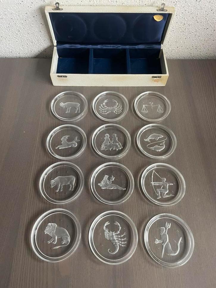 12x Val Saint Lambert zodiaque horoscoop kristal onderzetter, Huis en Inrichting, Woonaccessoires | Onderzetters, Nieuw, Bord
