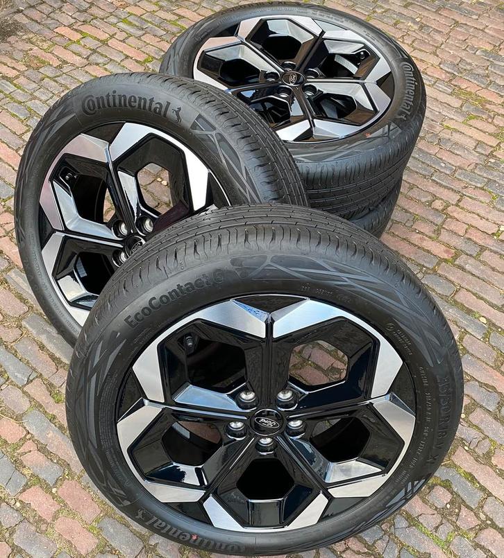 NIEUWE 18” Ford Puma ST velgen + TPMS + 215/50 R18 banden, Auto-onderdelen, Banden en Velgen, Banden en Velgen, Zomerbanden, 18 inch