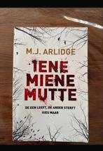 Iene Miene Mutte - M.J. Arlidge, Boeken, Thrillers, Ophalen of Verzenden, Gelezen, M.J. Arlidge, Nederland