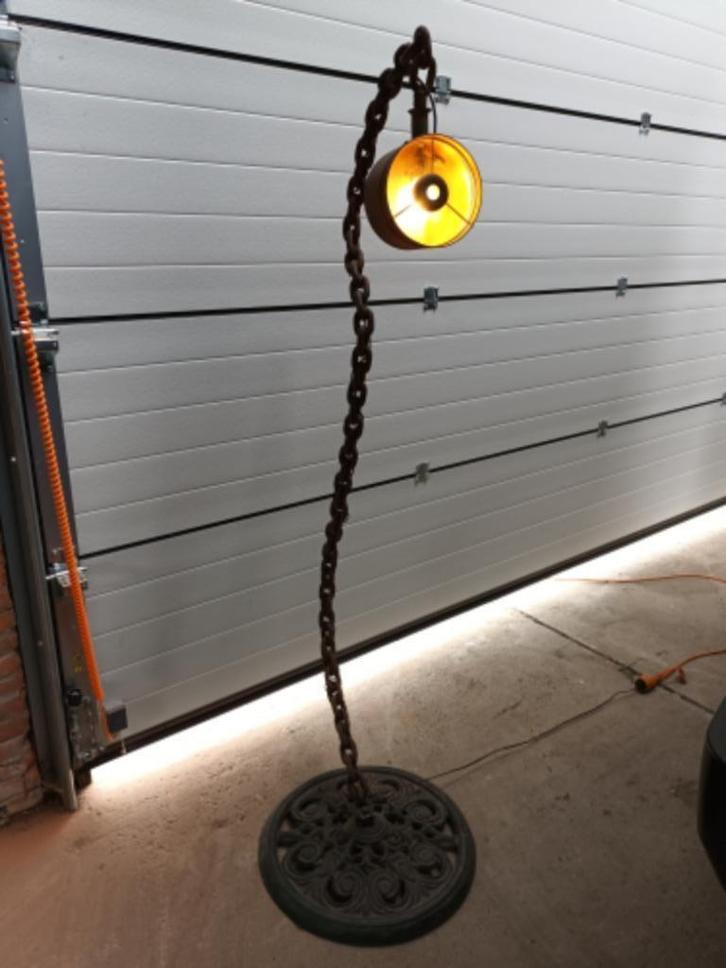 industriële vloerlamp unieke kettinglamp, Huis en Inrichting, Lampen | Vloerlampen, Gebruikt, 150 tot 200 cm, Metaal, Ophalen