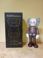 Kaws companion bruin art toy vinyl 35 cm bearbrick, Ophalen of Verzenden, Zo goed als nieuw