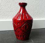 Vintage vaas Italy D28/109 rood vaasje keramiek Italië, Gebruikt, Aardewerk of Porselein, Ophalen of Verzenden, Minder dan 50 cm