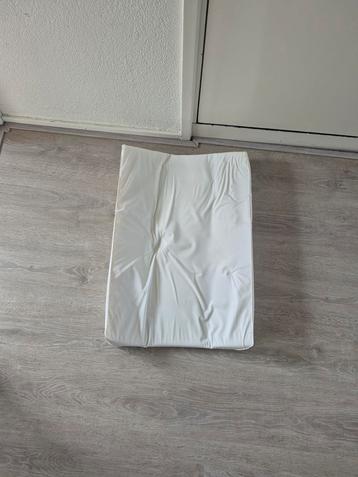 Verschoonkussen met hoes beschikbaar voor biedingen