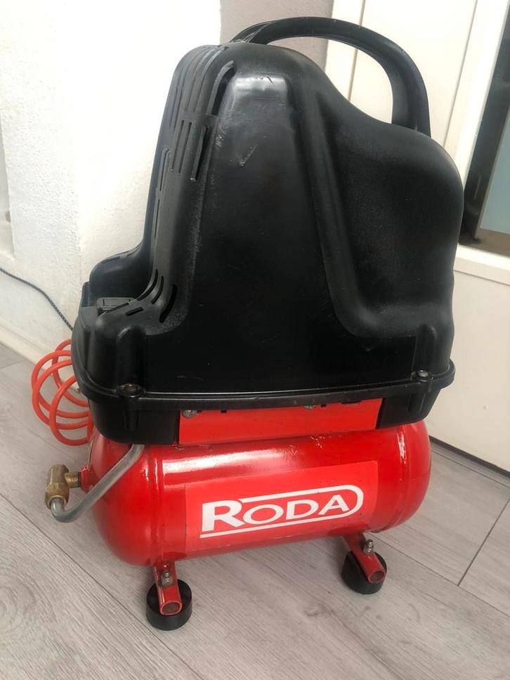 Te koop: RODA mobiele compressor (8 bar, Doe-het-zelf en Verbouw, Compressors, Zo goed als nieuw, Minder dan 25 liter, Minder dan 200 liter/min