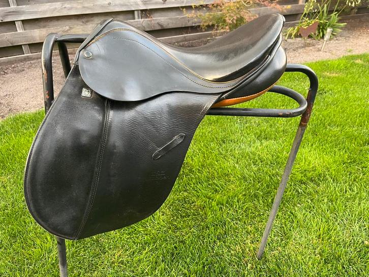 Stubben ponyzadel 16 inch veelzijdigheid, Dieren en Toebehoren, Paarden en Pony's | Zadels, Zo goed als nieuw, Springen, Ophalen of Verzenden