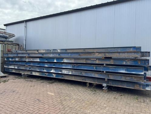 Balkstaal IPE 220 - stalen balken - spanten 9,4 meter, Doe-het-zelf en Verbouw, Metalen, Gebruikt, IJzer, Ophalen