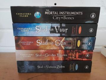 Cassandra Clare/ Kronieken van de onderwereld - 5 Delen € 20 beschikbaar voor biedingen