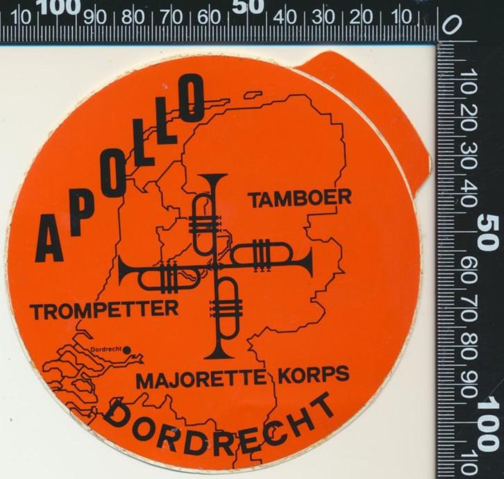 Sticker: Apollo Tamboer Majorette Korps - Dordrecht, Verzamelen, Stickers, Zo goed als nieuw, Bedrijf of Vereniging, Ophalen of Verzenden