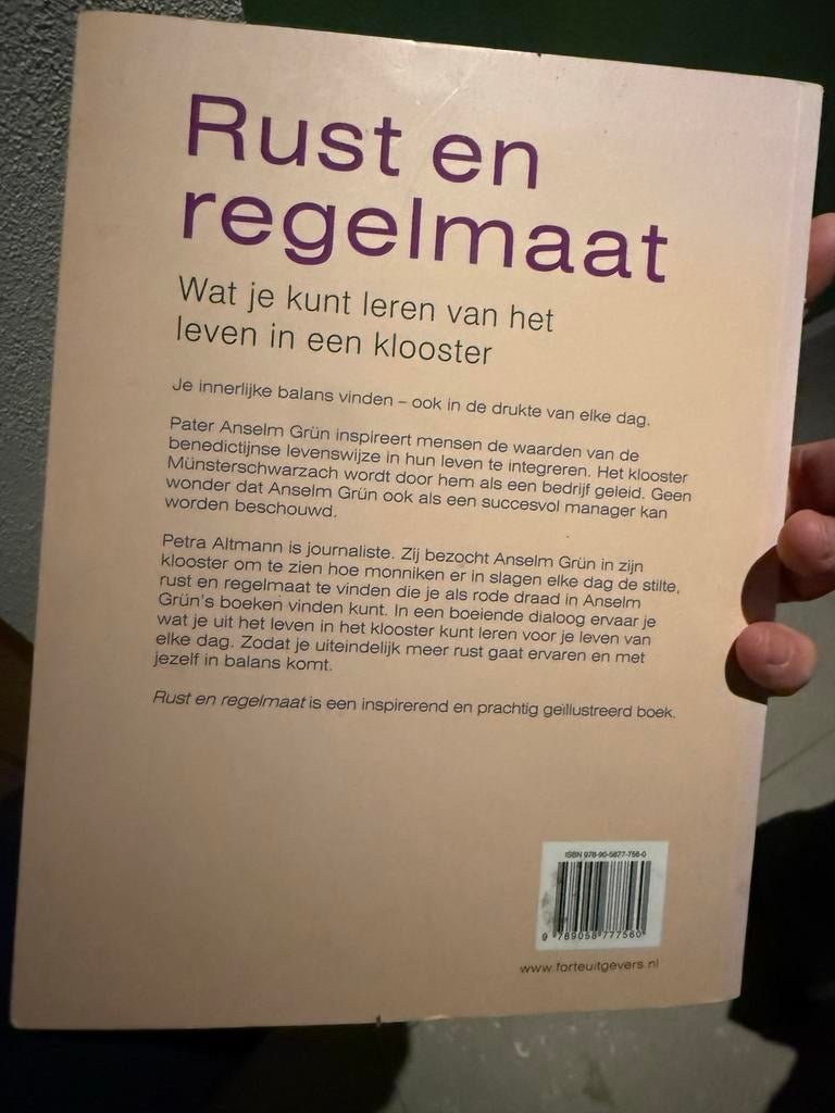 Rust en regelmaat - Anselm Grün & Petra Altmann, Ophalen of Verzenden, Zo goed als nieuw, Spiritualiteit algemeen, Achtergrond en Informatie