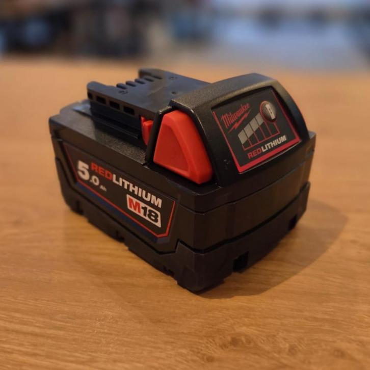 Milwaukee M18 B5 18V Li-Ion accu 5.0Ah | ZGAN, Doe-het-zelf en Verbouw, Gereedschap | Machine-onderdelen en Toebehoren, Zo goed als nieuw
