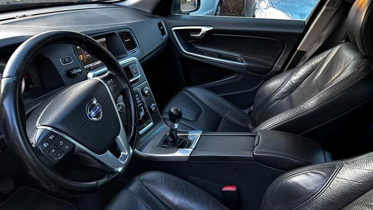 Volvo V60 Drive Start/stop 115pk 2011 Zwart, Auto's, Volvo, Particulier, V60, Diesel, Euro 6, A, Stationwagon, Handgeschakeld