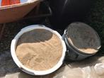Gratis 2 bakken vol brekerszand + zak betonmortel., Tuin en Terras, Ophalen, Gebruikt, Ophoogzand