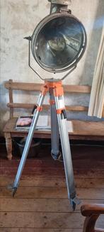 Tilley BT25 gaslamp te koop op driepoot, industriël., Ophalen