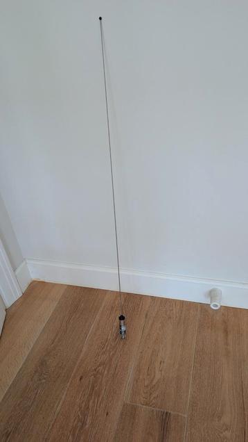 Marifoon antenne /VHF beschikbaar voor biedingen
