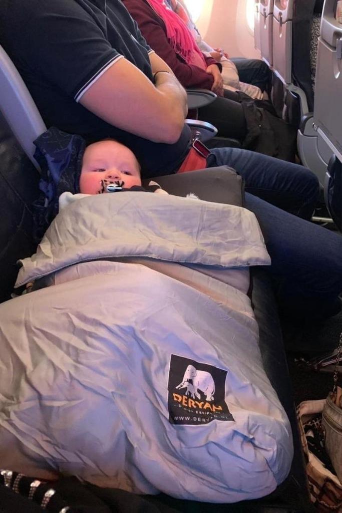 Deryan AirTraveller Vliegtuigbedje - Grijs, Kinderen en Baby's, Dekens, Slaapzakjes en Inbakerproducten, Zo goed als nieuw, Slaapzak