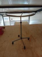 Kledingrekken rond 4 stuks 3 dezelfde 1 andere., Ophalen, Met wielen, Gebruikt