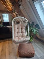 Rotan hangstoel wit met 2 kussens, Huis en Inrichting, Stoelen, Ophalen, Wit, Bohemian, Zo goed als nieuw