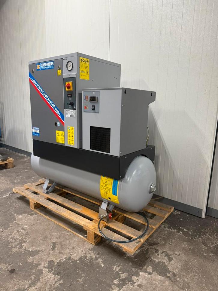 Creemers 5.5kw Schroefcompressor 285 uur, Zakelijke goederen, Machines en Bouw | Pompen en Compressoren, Ophalen of Verzenden