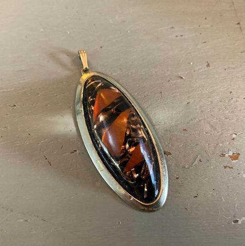 Vintage retro barnsteen goudkleurig kettinghanger hangertje, Sieraden, Tassen en Uiterlijk, Kettinghangers, Zo goed als nieuw