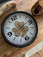Klok met draaiend tandwiel, Huis en Inrichting, Woonaccessoires | Klokken, Ophalen of Verzenden, Zo goed als nieuw, Analoog, Wandklok