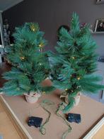 Twee identieke kerstboompjes met verlichting 60 cm, Diversen, Kerst, Ophalen, Nieuw