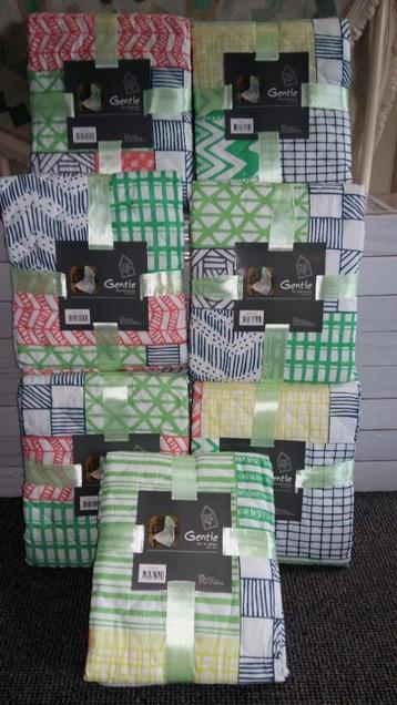leuke nieuwe fleurig gekleurde plaids 130 bij 160 beschikbaar voor biedingen