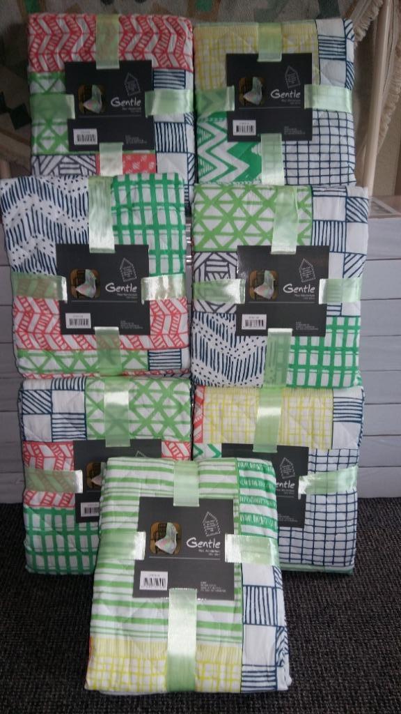 leuke nieuwe fleurig gekleurde plaids 130 bij 160, Huis en Inrichting, Woonaccessoires | Plaids en Woondekens, Nieuw, Ophalen of Verzenden