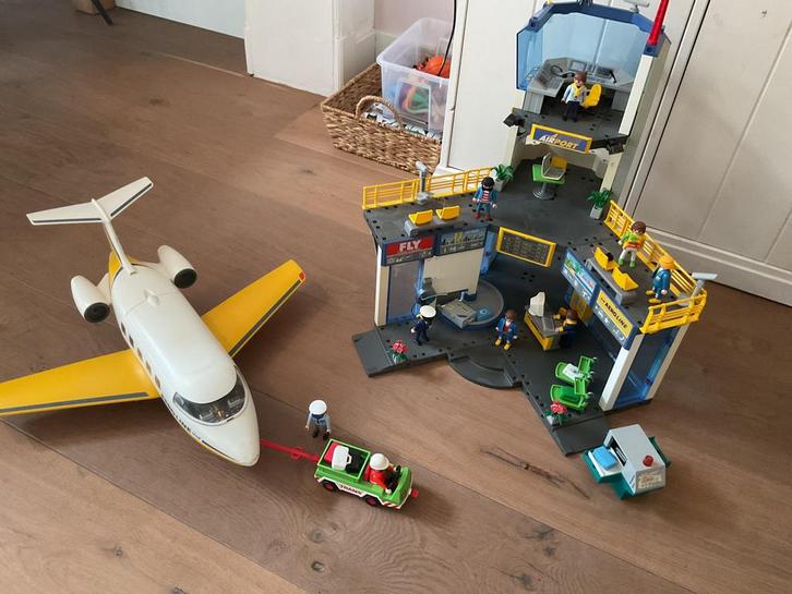 Playmobil vliegveld met vliegtuig en diverse extra’s, Kinderen en Baby's, Speelgoed | Playmobil, Gebruikt, Ophalen