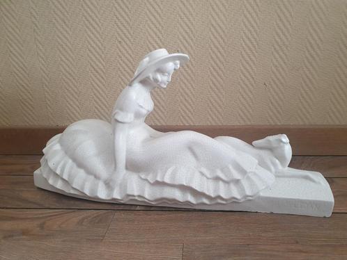 Art deco porseleinen beeld van Lejan, Antiek en Kunst, Kunst | Beelden en Houtsnijwerken, Ophalen of Verzenden