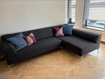 Design on Stock Bloq hoekbank met hocker beschikbaar voor biedingen