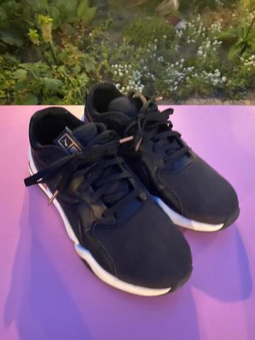 Puma Schoenen maat 40 beschikbaar voor biedingen