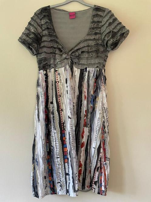 Grijze jurk met print maat S, Kleding | Dames, Jurken, Zo goed als nieuw, Maat 36 (S), Grijs, Knielengte, Verzenden