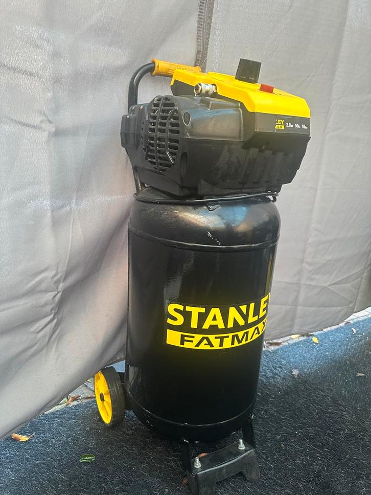 Stanley Fatmax Compressor - Mobiel, Doe-het-zelf en Verbouw, Compressors, Gebruikt, 6 tot 10 bar, 25 tot 100 liter, Minder dan 200 liter/min