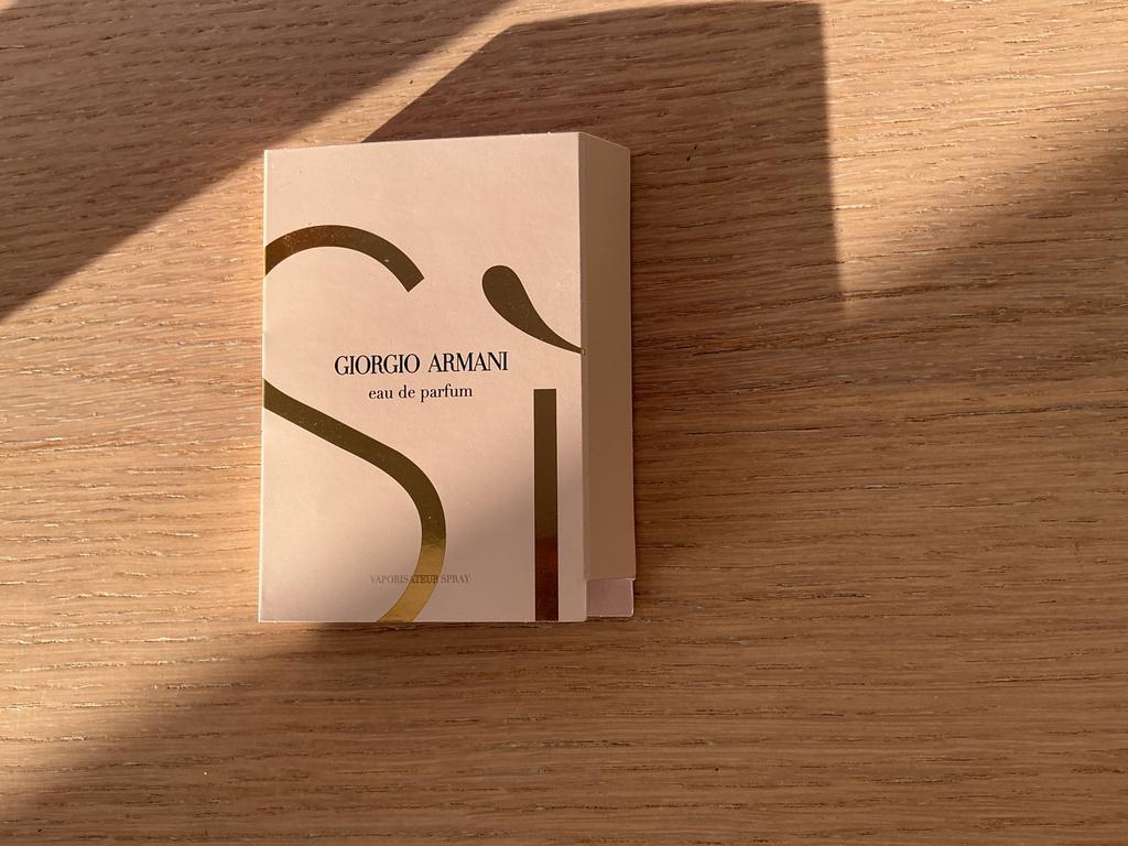 Damesproefje giorgio armani edp, Ophalen of Verzenden, Zo goed als nieuw, Zwart, Gehele gezicht