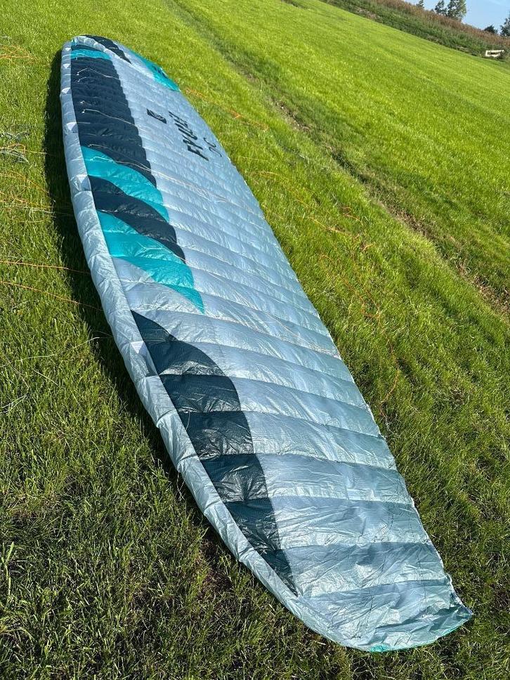 Flysurfer Sonic 4 10M nette foil kite / evt met bar, Watersport en Boten, Kitesurfen, Zo goed als nieuw, 10 m², Geen board, Ophalen of Verzenden