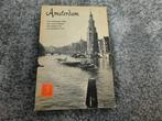 Hier is Amsterdam in 4 talen, Boeken, Geschiedenis | Stad en Regio, Ophalen of Verzenden, 20e eeuw of later, Zo goed als nieuw