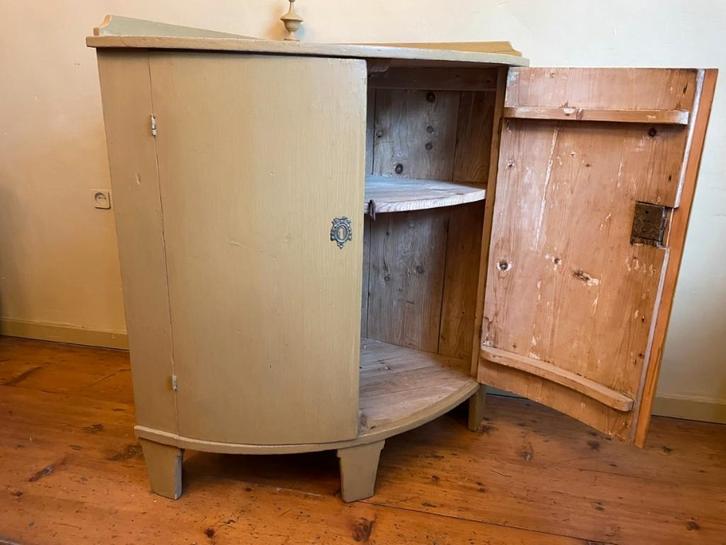 Unieke Sfeervolle Oud Hollandse Hoekkast met bolle deuren, Antiek en Kunst, Antiek | Woonaccessoires, Ophalen