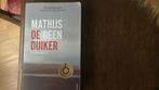 De Duiker, geschreven door Mathijs Deen., Ophalen of Verzenden, Zo goed als nieuw, Nederland