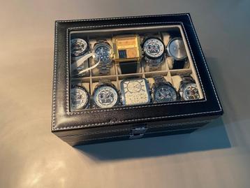 Dubbellaags horloge-opbergdoos met collectie horloges beschikbaar voor biedingen