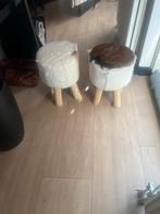 Set van 2 krukjes met dierenhuid, Huis en Inrichting, Ophalen, Zo goed als nieuw, Hout