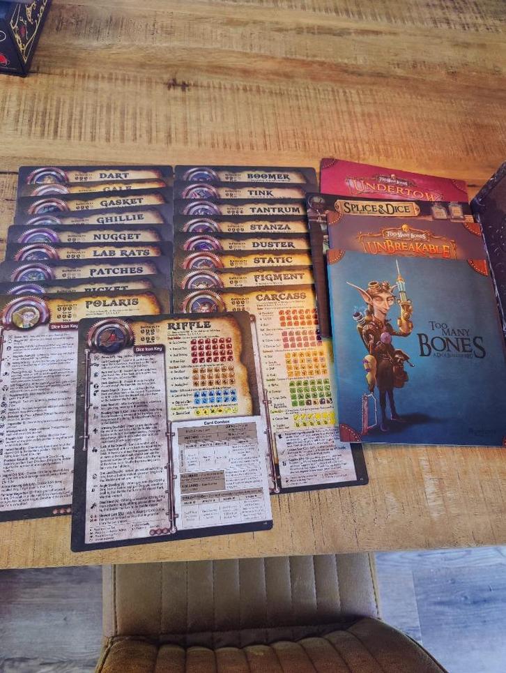 Too Many Bones - Super complete set!, Hobby en Vrije tijd, Gezelschapsspellen | Bordspellen, Zo goed als nieuw, Een of twee spelers