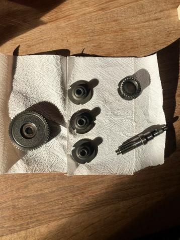 Tomos koppeling en aandrijvings onderdelen beschikbaar voor biedingen