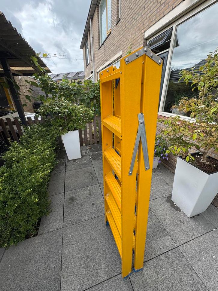 Industriële kunststof trap 2 x 6 treden., Doe-het-zelf en Verbouw, Ladders en Trappen, Gebruikt, Trap, Minder dan 2 meter, Ophalen
