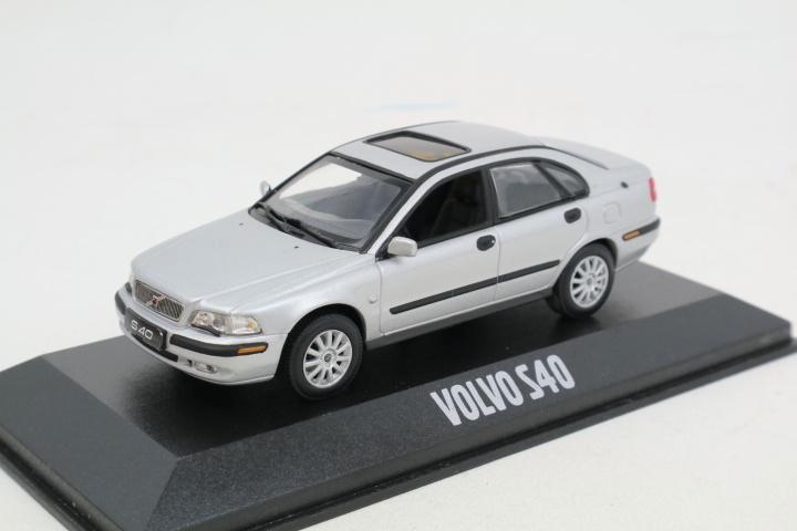 1:43  Volvo S40 2001  -  Minichamps, Hobby en Vrije tijd, Modelauto's | 1:43, Zo goed als nieuw, Auto, MiniChamps, Ophalen of Verzenden