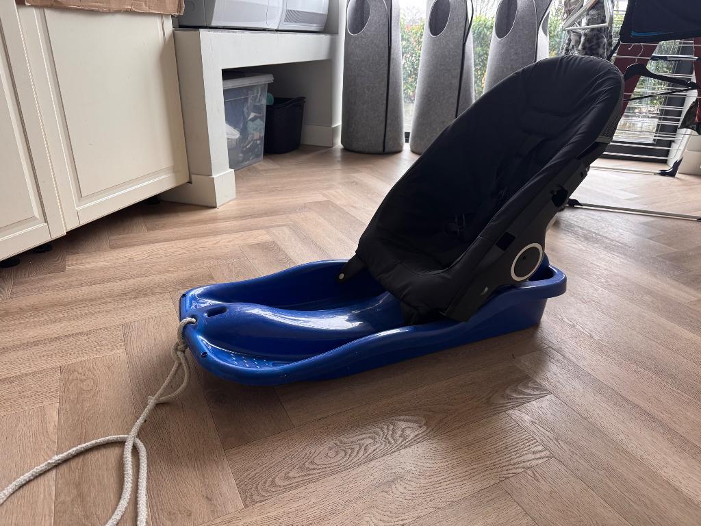 Slee met zitje, Ophalen, Gebruikt, Kunststof