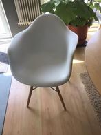 Repicla eames stoel, Huis en Inrichting, Stoelen, Ophalen of Verzenden, Zo goed als nieuw, Wit, Eén