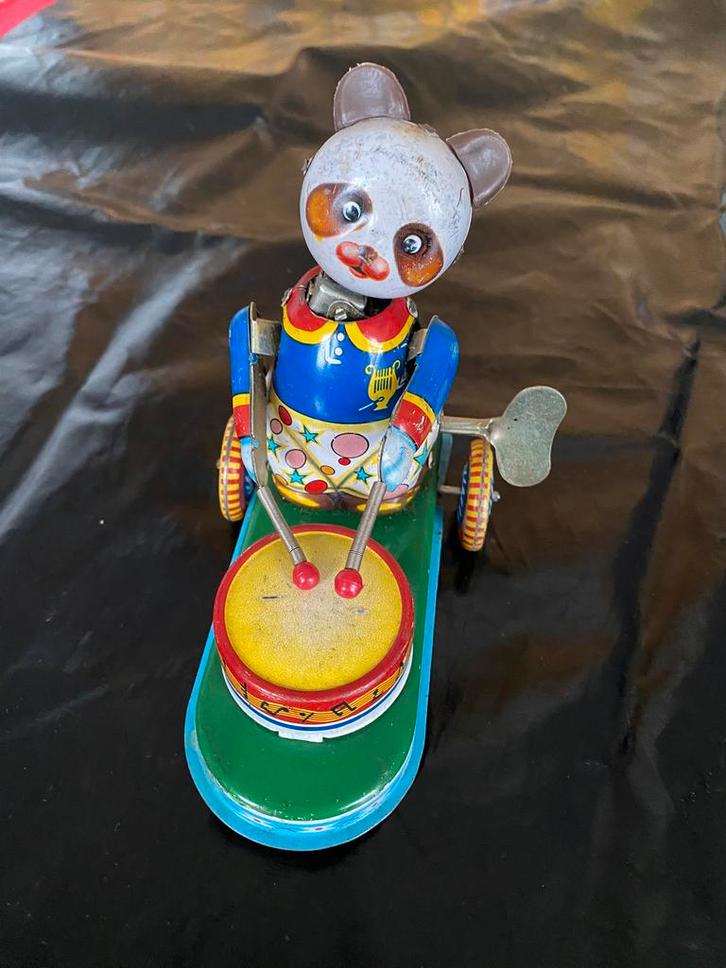 VINTAGE BLIKKEN OPWIND PANDA MET TROMMEL OP KAR (50er jaren), Antiek en Kunst, Antiek | Speelgoed, Ophalen of Verzenden